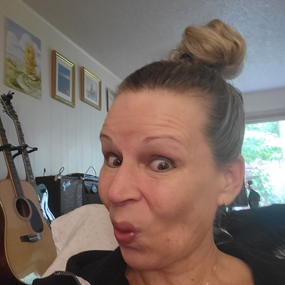 Clothing - Picture 12 of 12